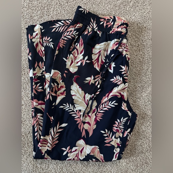 JOIE Cropped Floral Print Crepe de Chine Tapered Pants; Medium; 27” inseam; NWOT - Picture 8 of 9